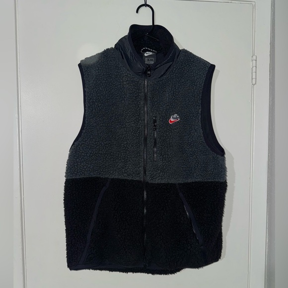 Nike Sherpa Black and Gray Athletic Vest Mens Size Medium - Picture 1 of 3